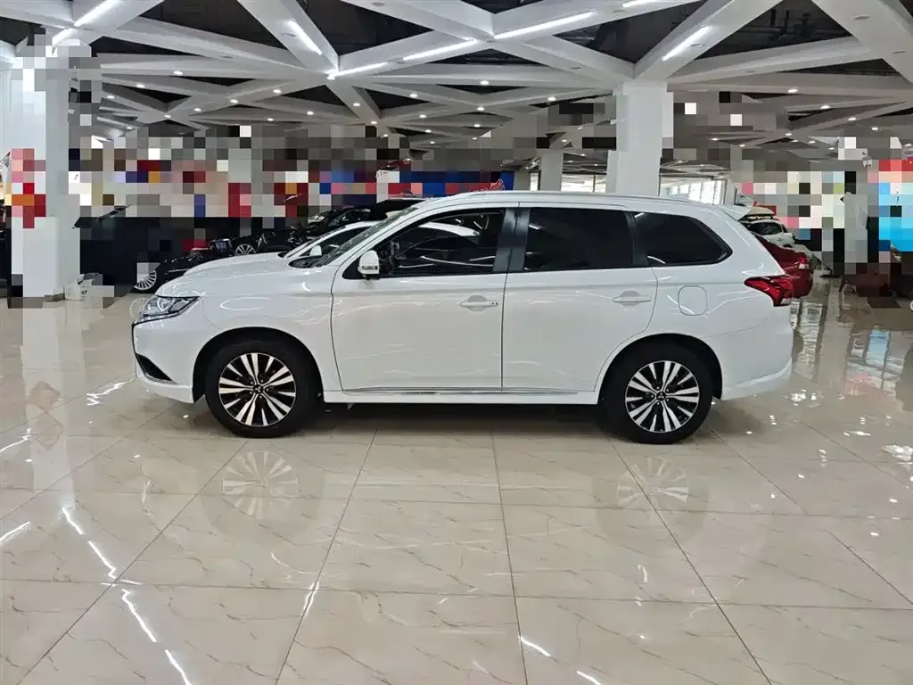 Mitsubishi Outlander 2023 из CN, фото 5