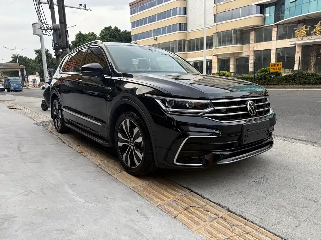 Volkswagen Tiguan L 2022 из CN, фото 3