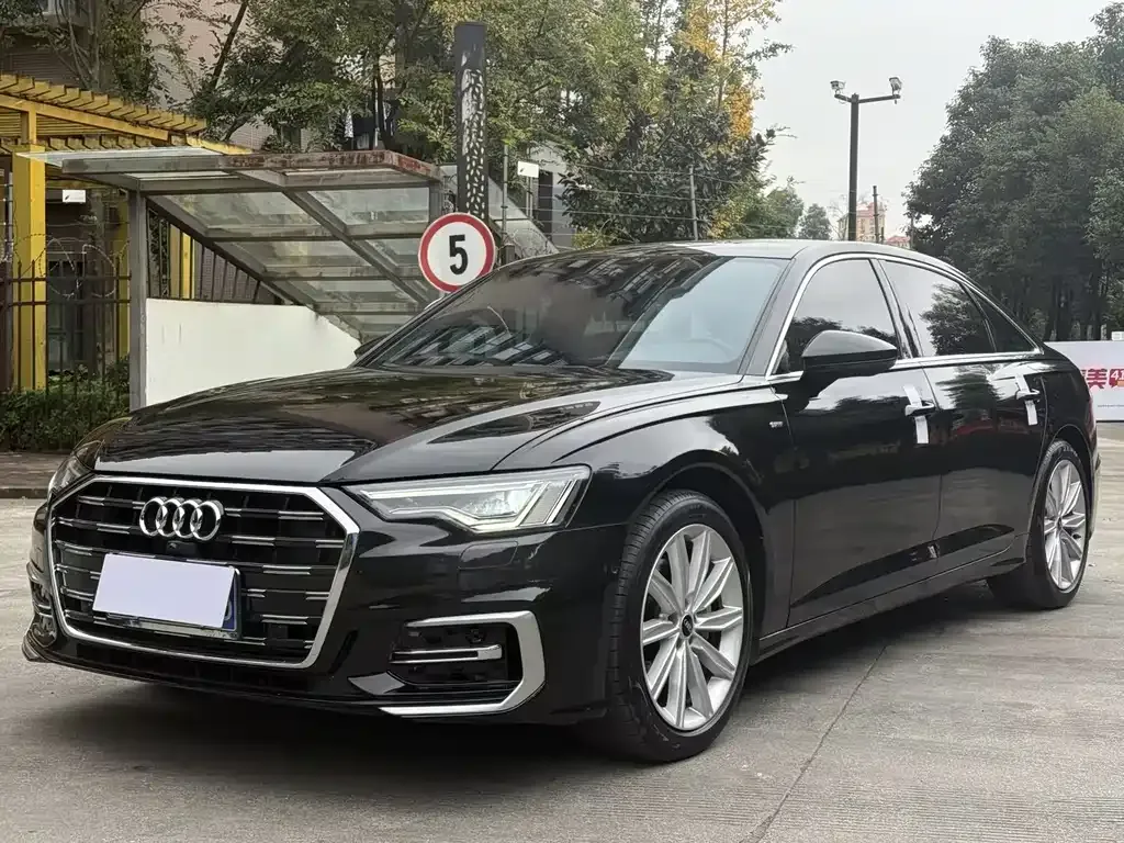 Audi A6L — фото 1