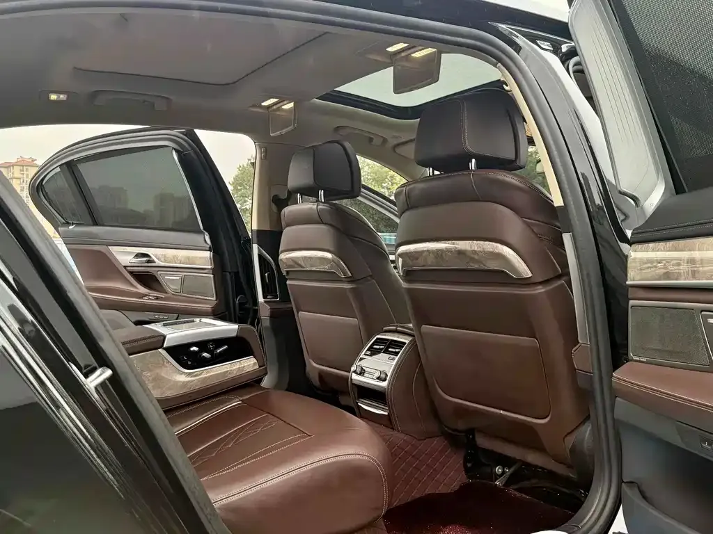 BMW 7 Series 2021 из CN, фото 10