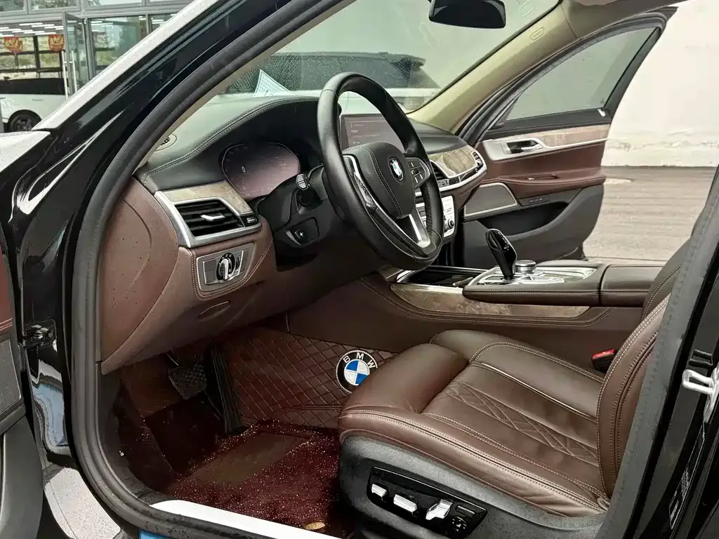 BMW 7 Series 2021 из CN, фото 4