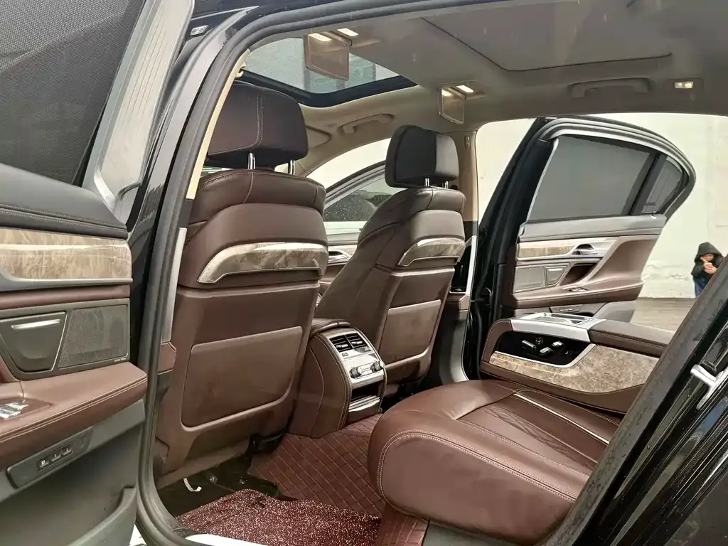 BMW 7 Series 2021 из CN, фото 5