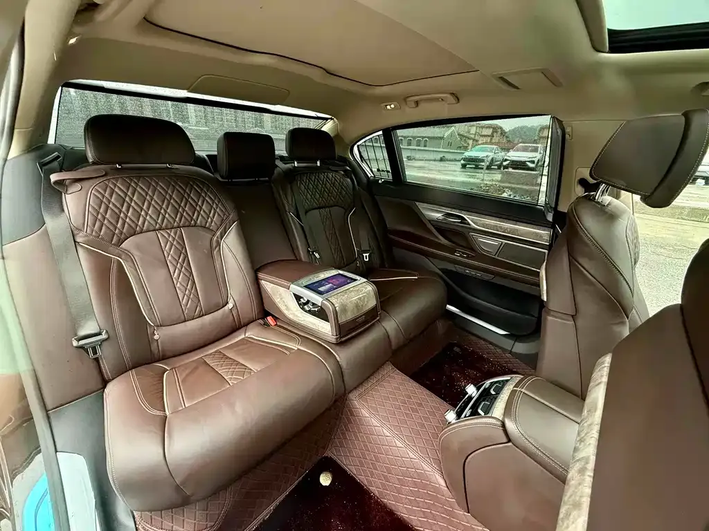 BMW 7 Series 2021 из CN, фото 9