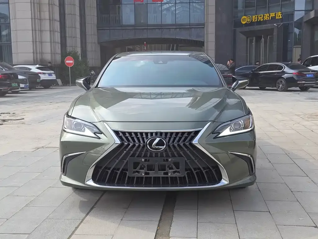 Lexus ES 2023 из CN, фото 2