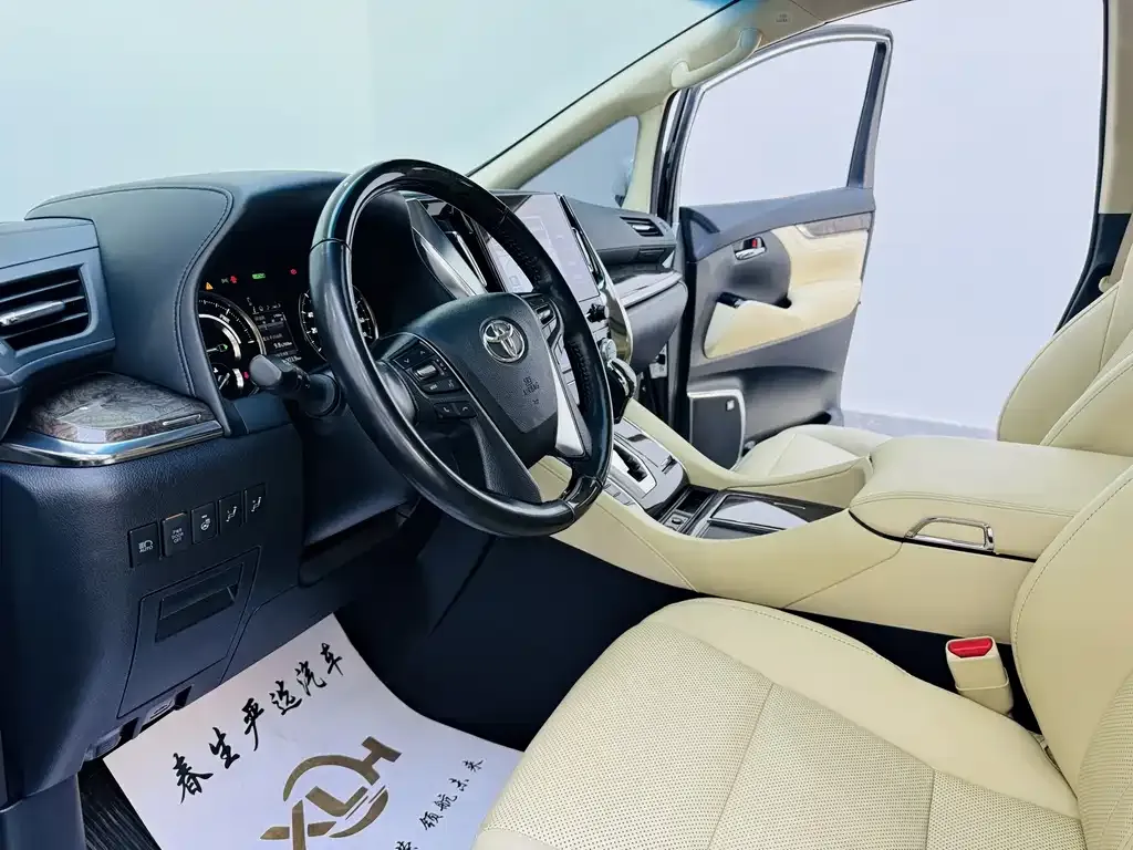 Toyota Vellfire — фото 4