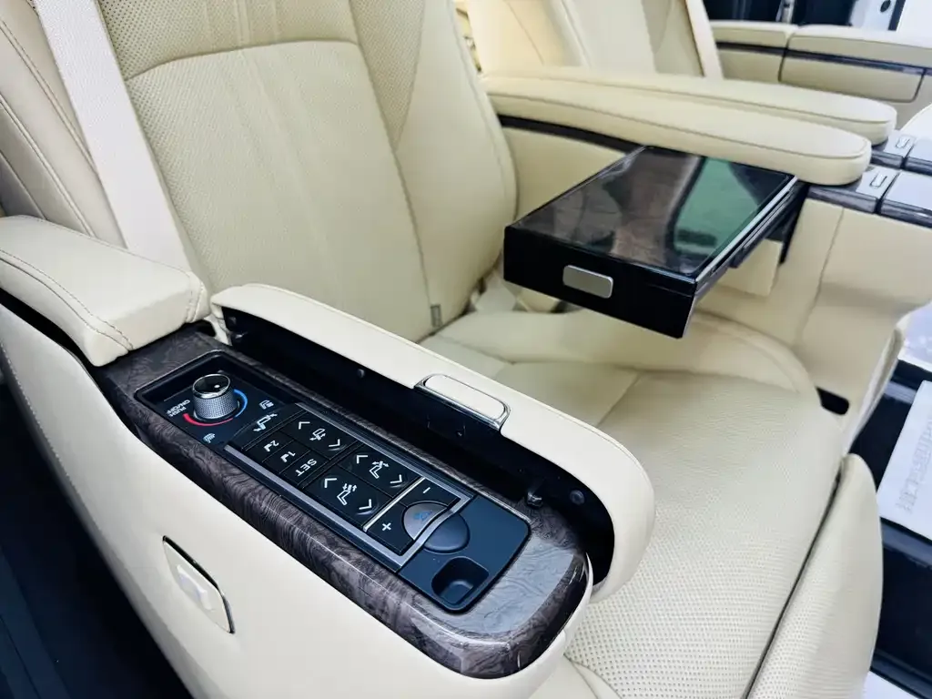 Toyota Vellfire — фото 7