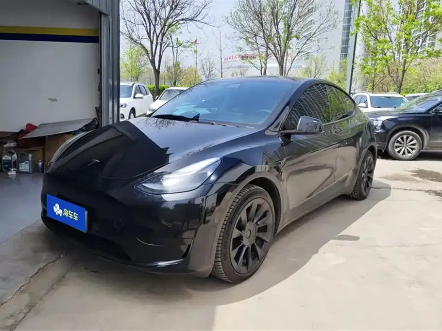 Tesla Model Y — фото 1