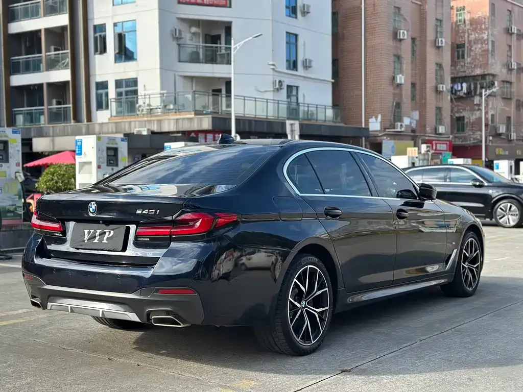 BMW 5 Series 2024 из CN, фото 9