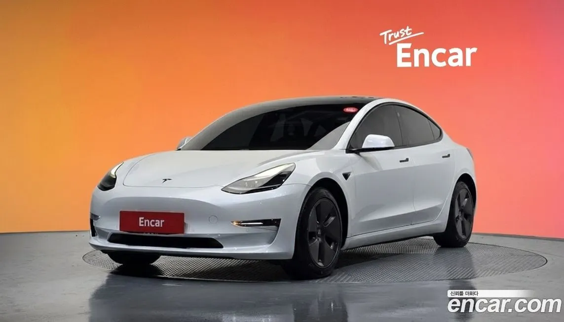 Tesla Model 3 — фото 1