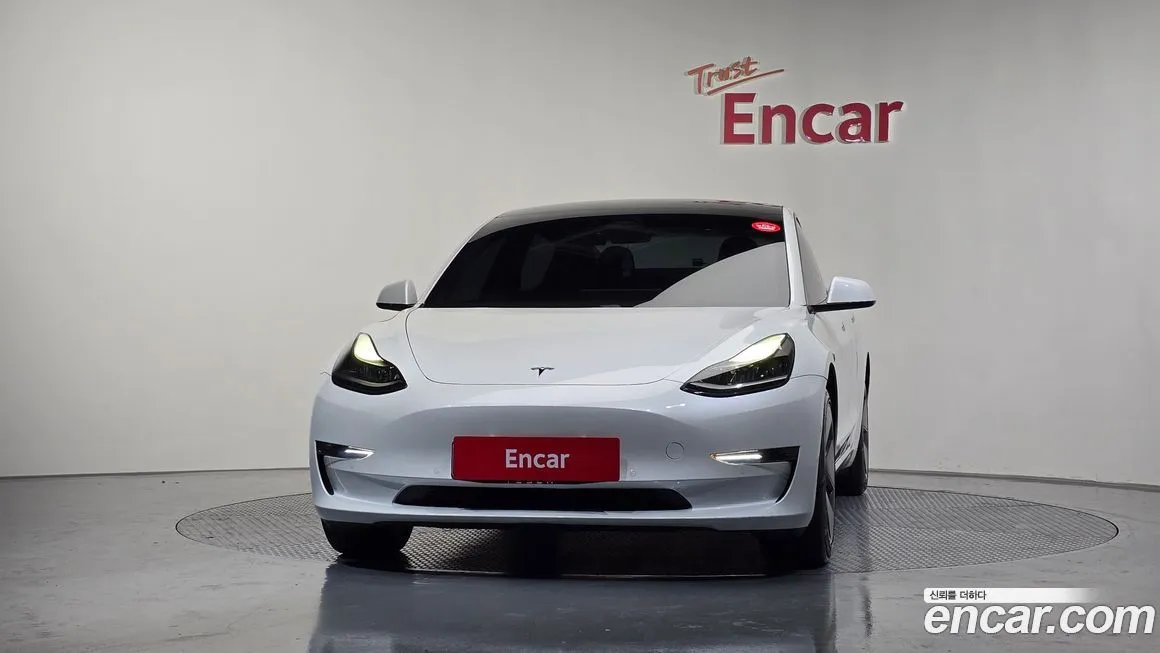 Tesla Model 3 — фото 3