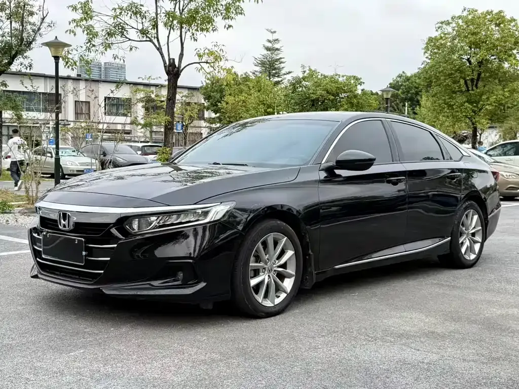 Honda Accord — фото 1