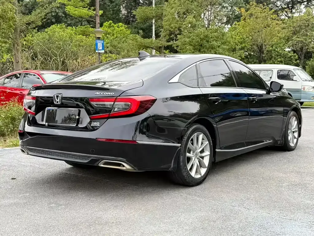 Honda Accord — фото 10