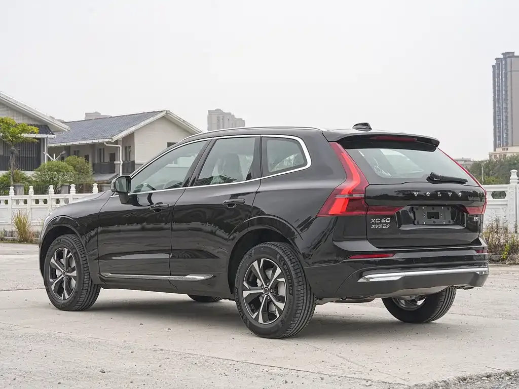 Volvo XC60 — фото 6