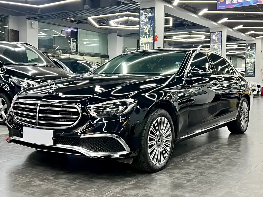 Mercedes-Benz E-Class — фото 1