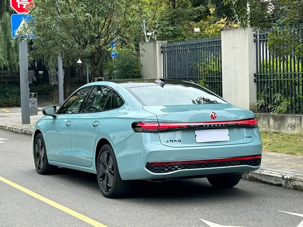 Volkswagen Passat — фото 6