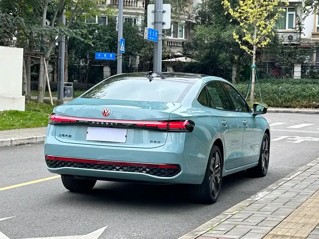 Volkswagen Passat — фото 7