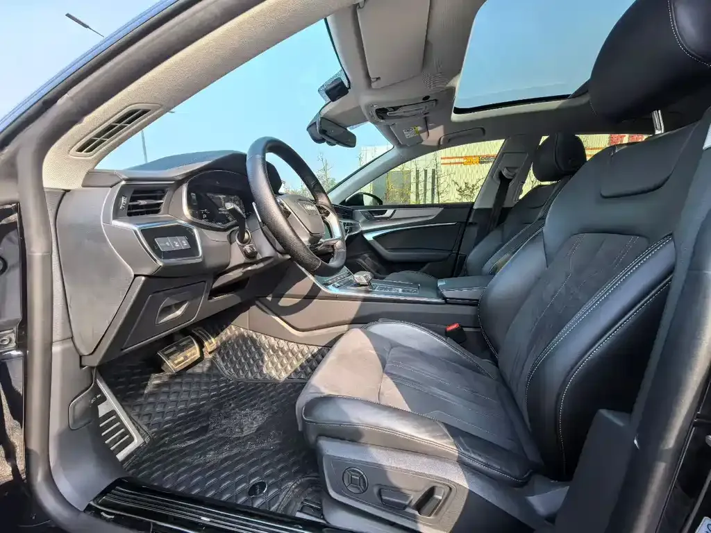 Audi A7L 2023 из CN, фото 3