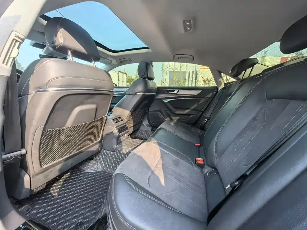 Audi A7L 2023 из CN, фото 6