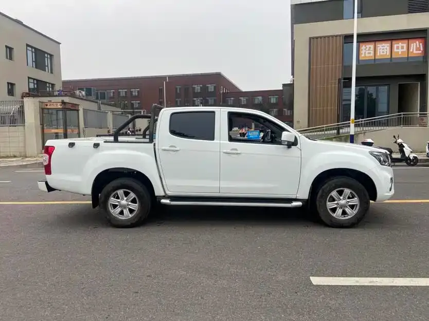 Isuzu RE-MAX 2023 из CN, фото 2