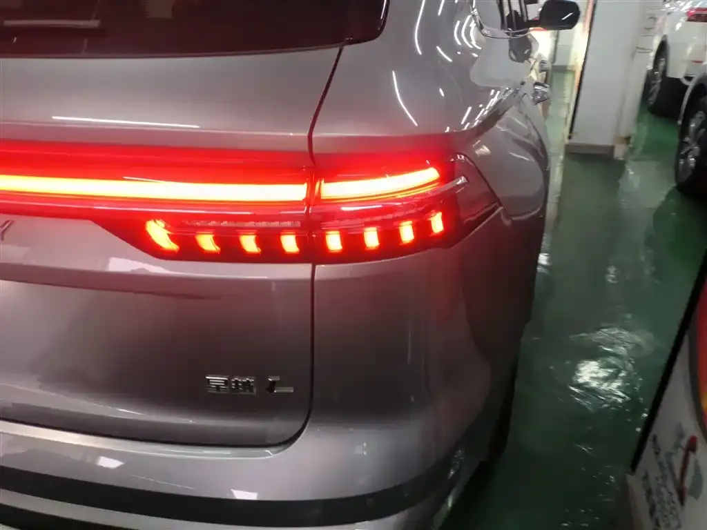 Geely Xingyue L — фото 8