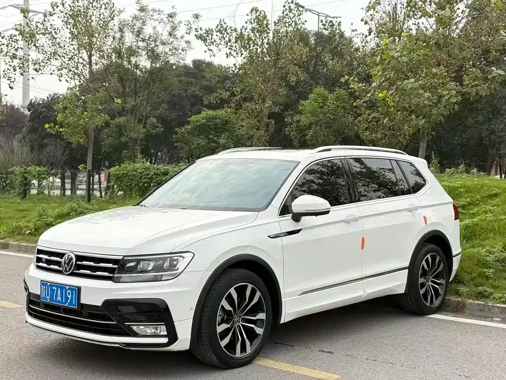 Volkswagen Tiguan L — фото 1