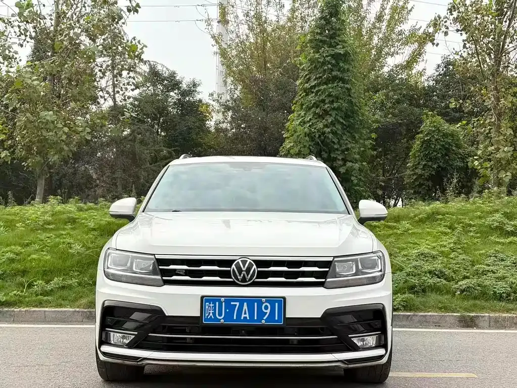 Volkswagen Tiguan L — фото 2