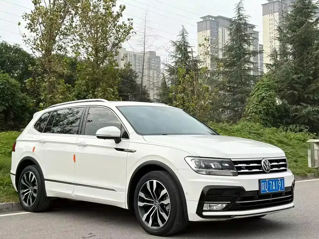 Volkswagen Tiguan L — фото 3