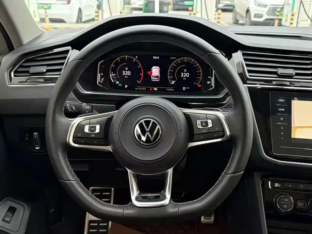 Volkswagen Tiguan L — фото 6