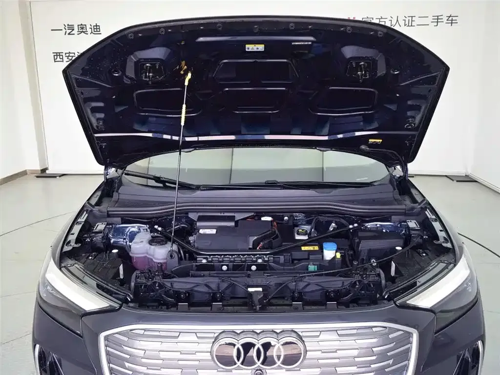Audi Q4 e-tron — фото 8
