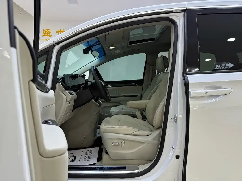 Buick GL8 2023 из CN, фото 4