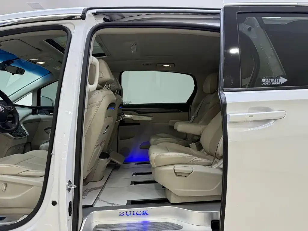 Buick GL8 2023 из CN, фото 5