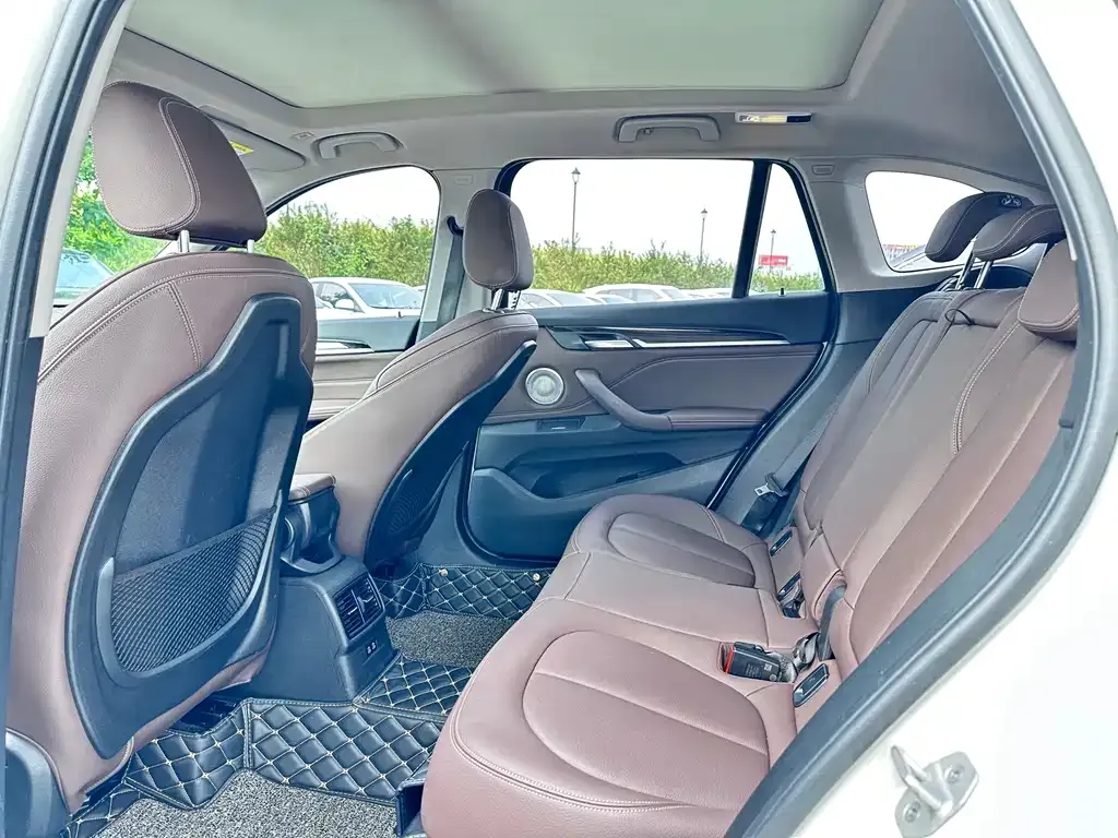 BMW X1 2021 из CN, фото 7