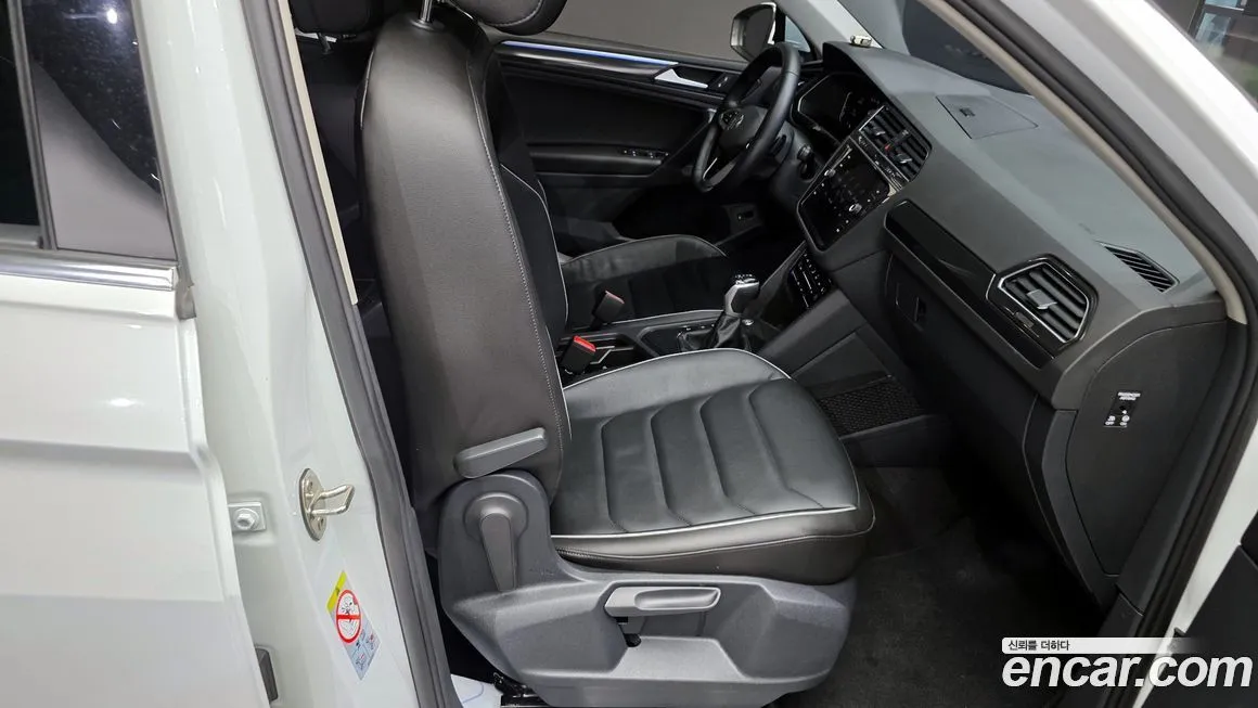 Volkswagen Tiguan — фото 10