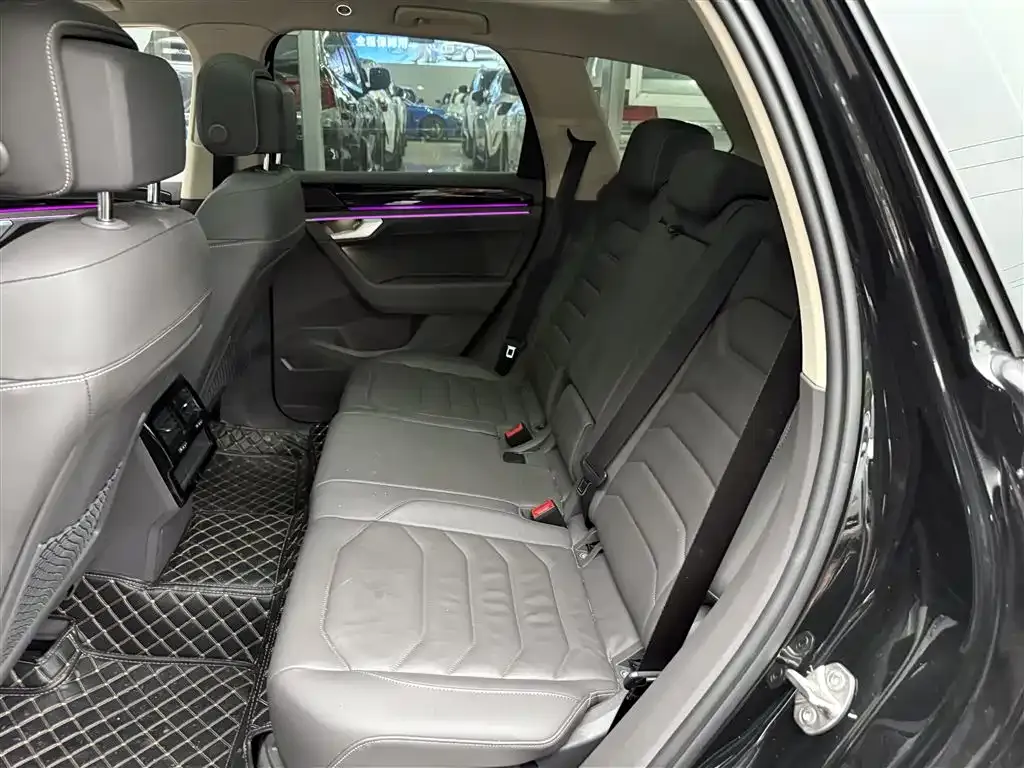 Volkswagen Touareg 2023 из CN, фото 10