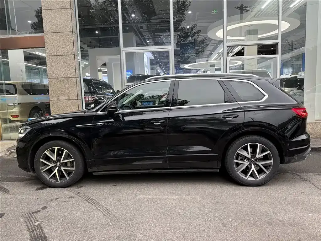 Volkswagen Touareg 2023 из CN, фото 3
