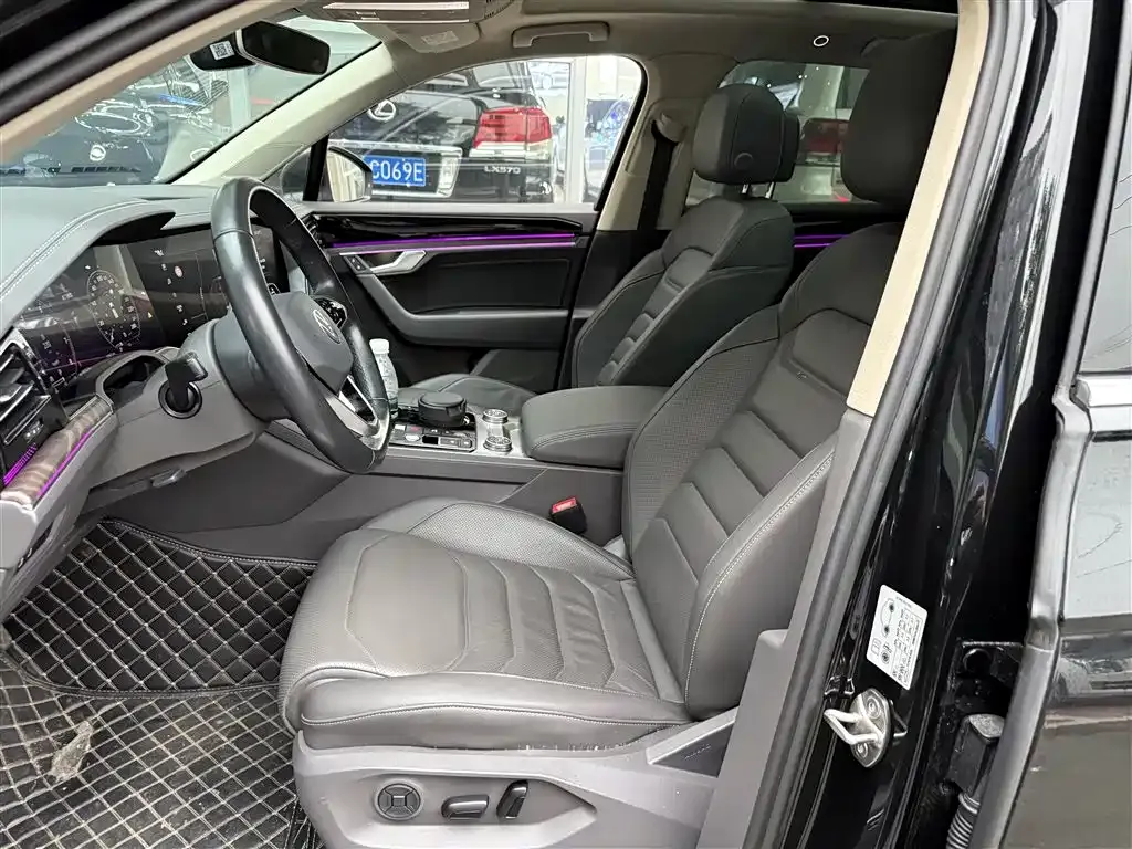 Volkswagen Touareg 2023 из CN, фото 8