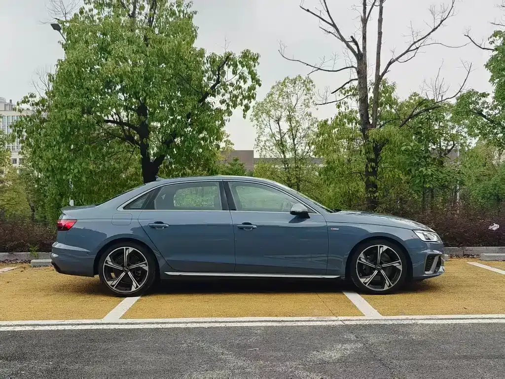 Audi A4L 2023 из CN, фото 4