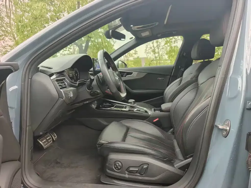 Audi A4L 2023 из CN, фото 9