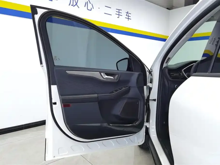 Ford Escape 2023 из CN, фото 7