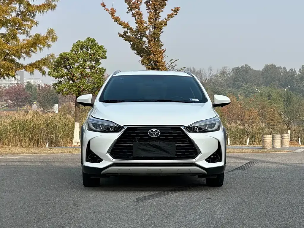 Toyota Yaris L — фото 3