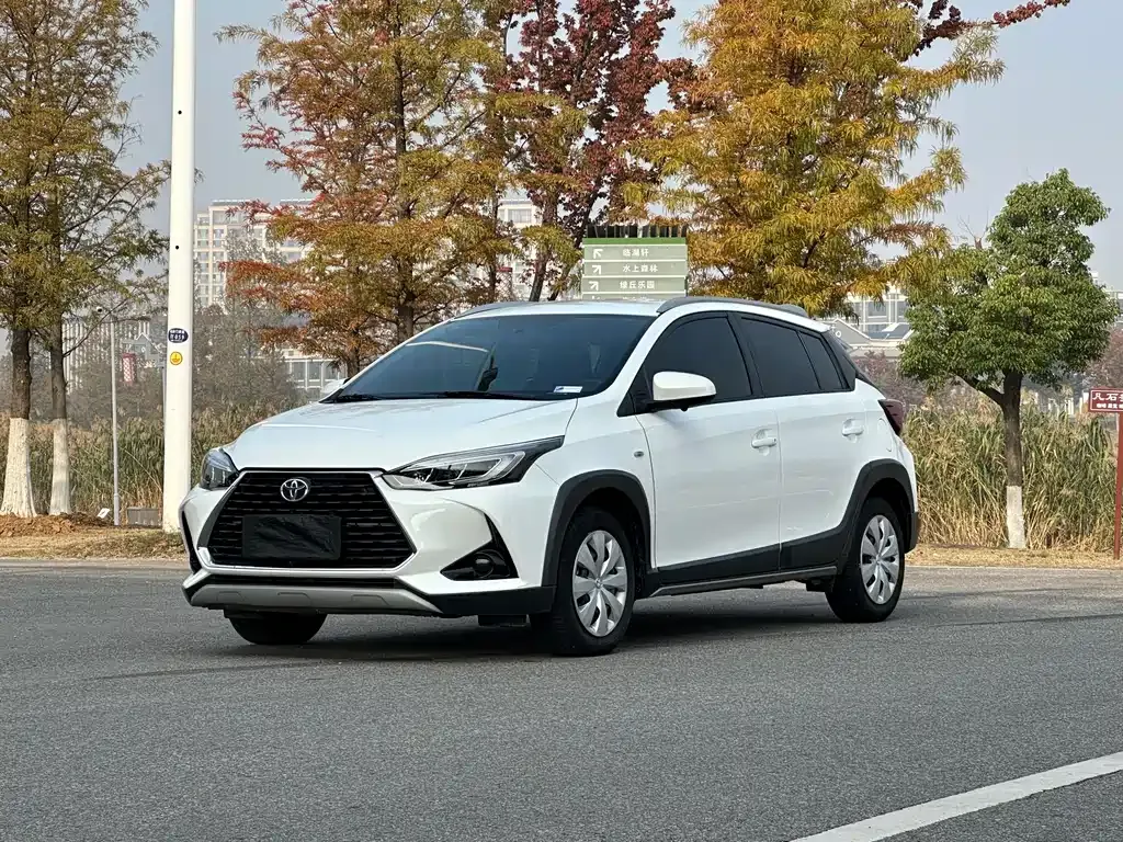 Toyota Yaris L — фото 4