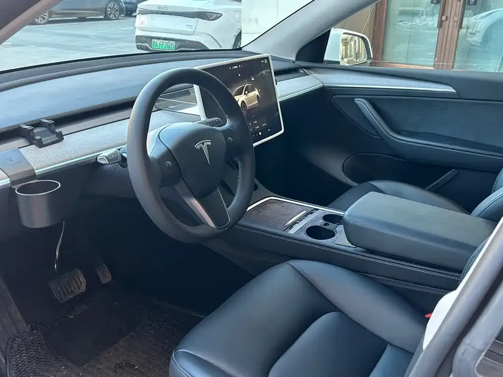 Tesla Model Y — фото 2