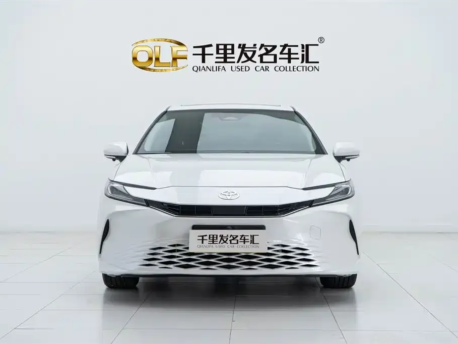 Toyota Camry 2025 из CN, фото 2