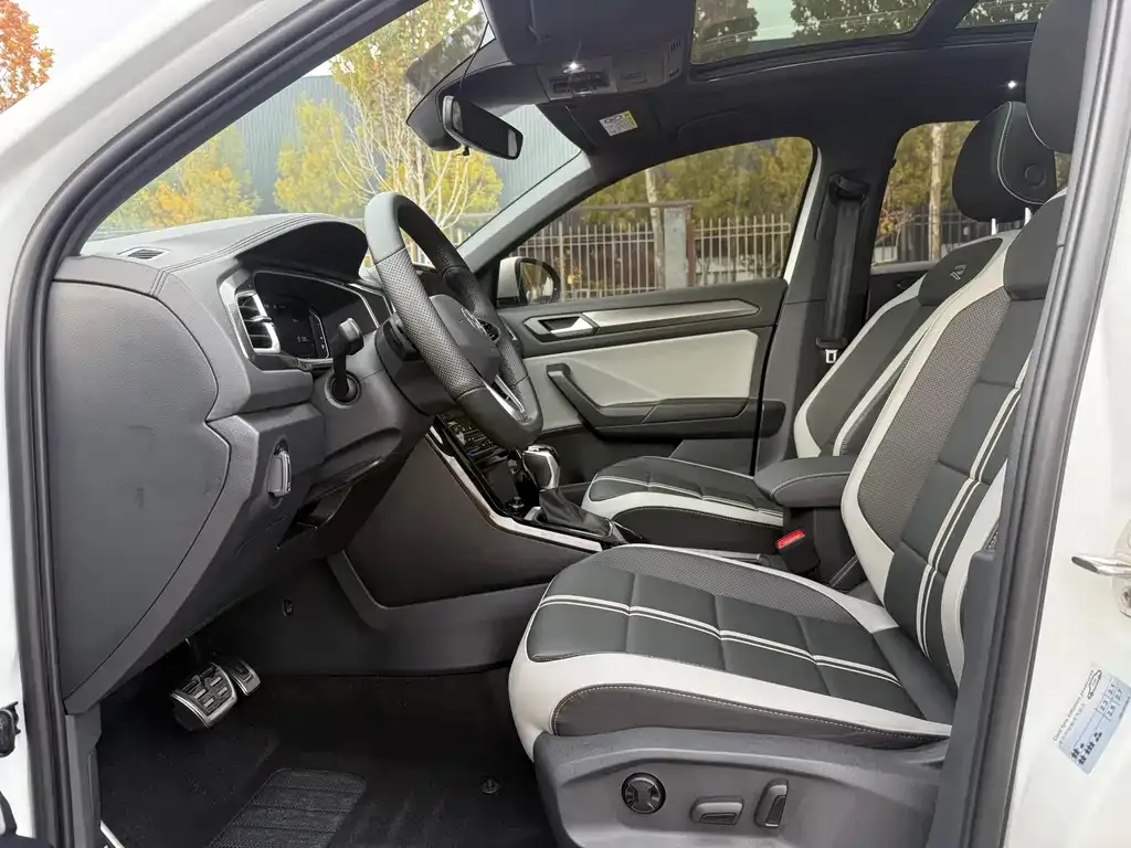 Volkswagen T-Roc 2023 из CN, фото 9