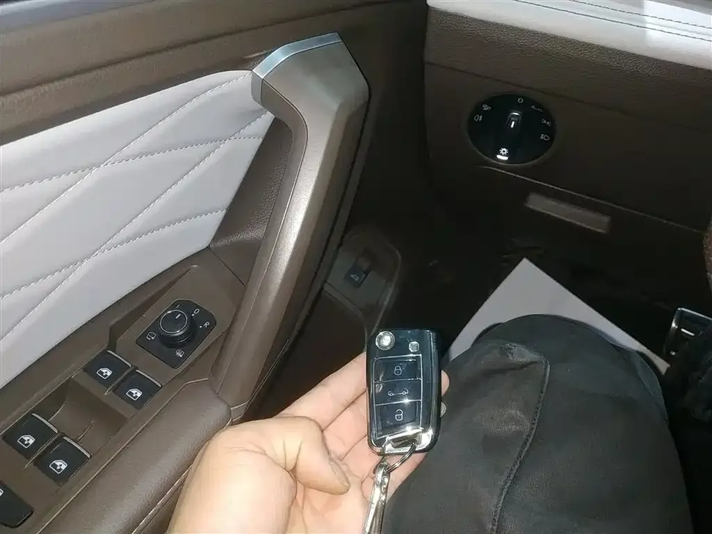 Volkswagen Tiguan L 2023 из CN, фото 9