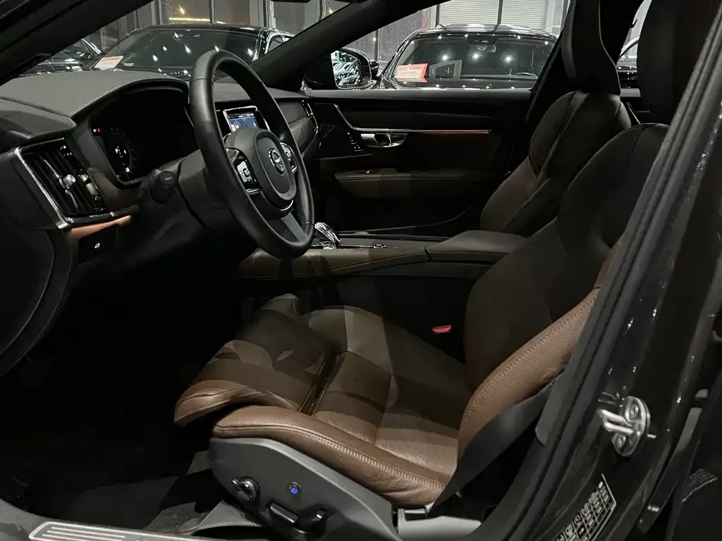 Volvo S90 2024 из CN, фото 10