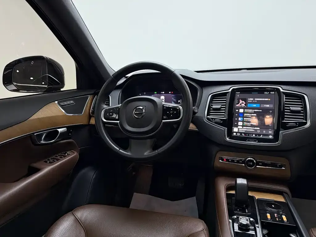 Volvo XC90 — фото 10