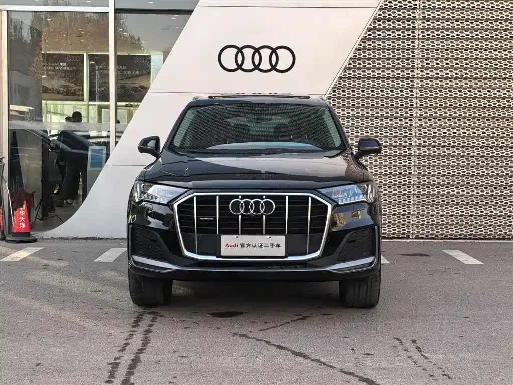 Audi Q7 2024 из CN, фото 2