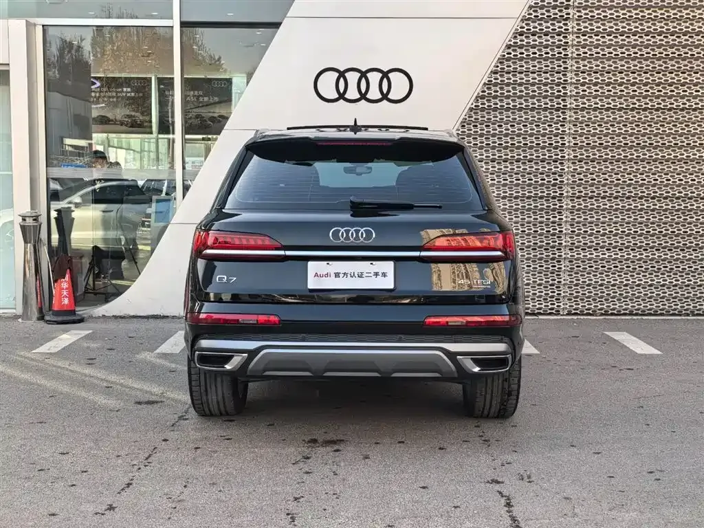Audi Q7 2024 из CN, фото 4