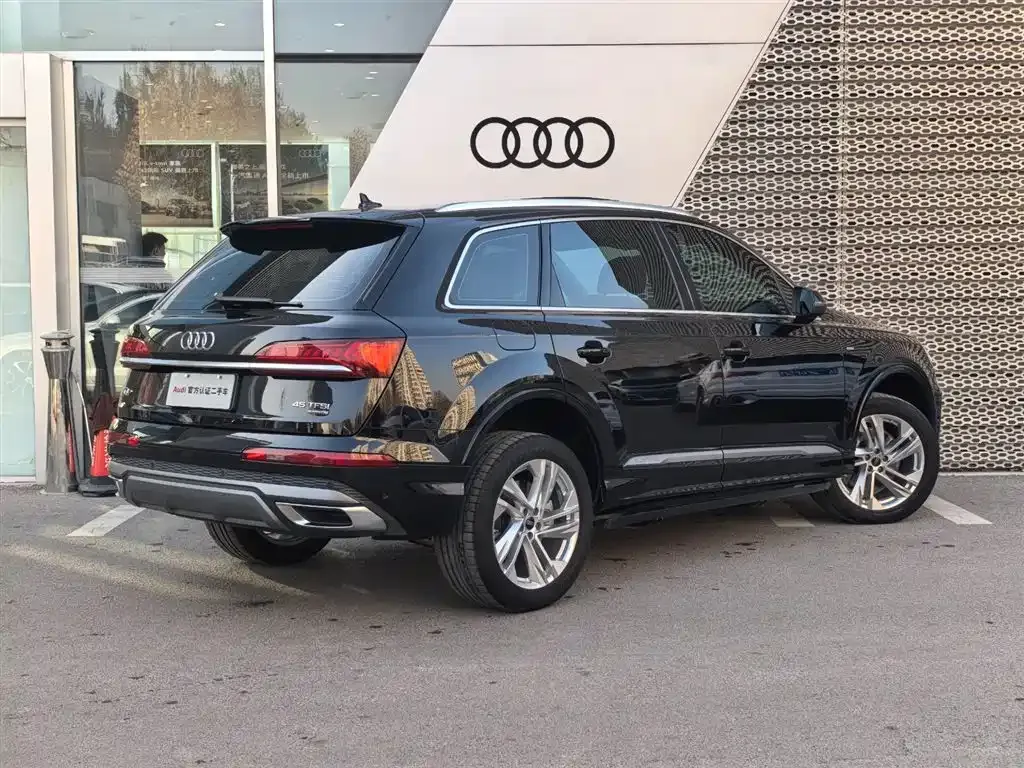 Audi Q7 2024 из CN, фото 5